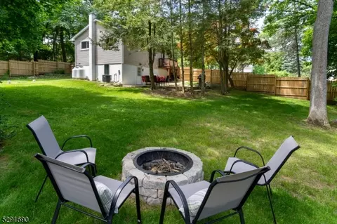51 Rollins Trl, Hopatcong, NJ 07843