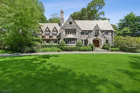 21 Stonebridge Rd, Montclair, NJ 07042