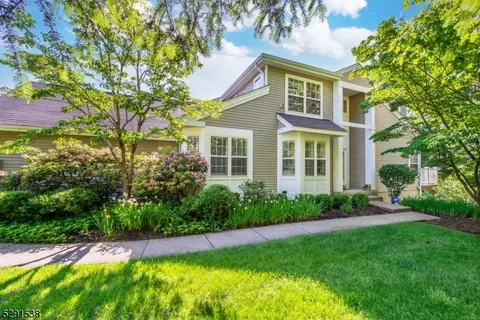 67 Ridgewood Dr, Randolph, NJ 07869