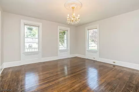 302 Willow Grove St, Hackettstown, NJ 07840