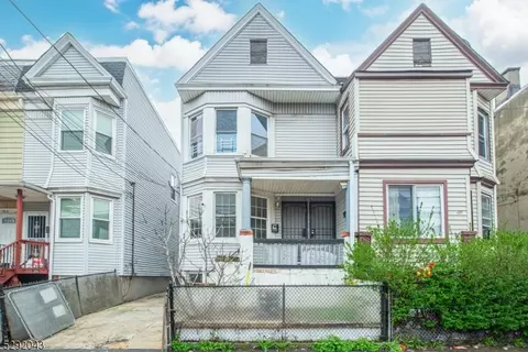 125 Kearney Ave, Jersey City, NJ 07305