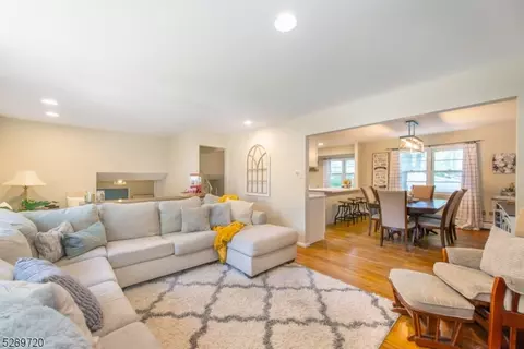 77 Tall Oaks Dr, Wayne, NJ 07470 photo 4