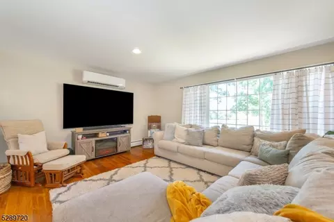 77 Tall Oaks Dr, Wayne, NJ 07470 photo 3