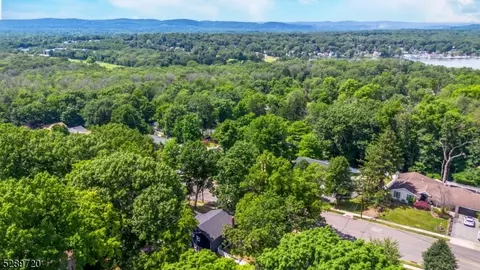 77 Tall Oaks Dr, Wayne, NJ 07470 photo 39