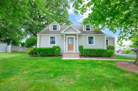 31 Sugden St, Bergenfield, NJ 07621
