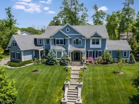 160 Mohawk Rd, Millburn Twp, NJ 07078
