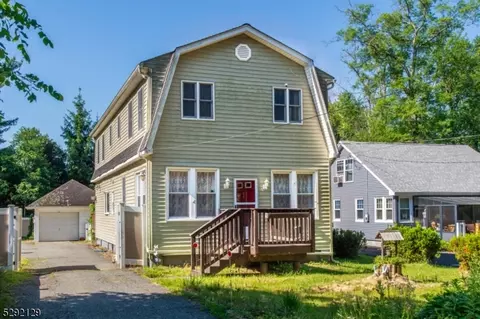 15 John St, West Milford, NJ 07480