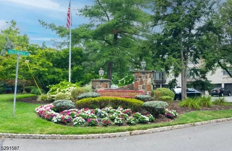 16 Tow Path Cres #16, Totowa, NJ 07512