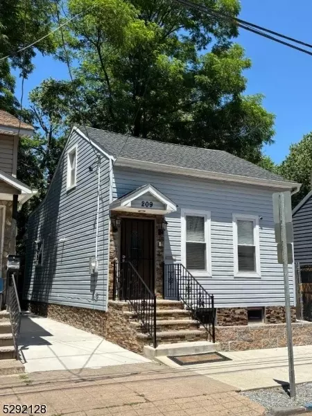 209 N 1st St, Paterson, NJ 07522