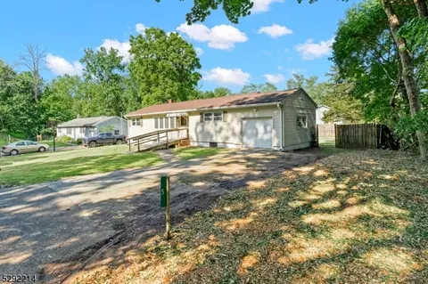 5 Cedar Ln, Green Twp, NJ 07821