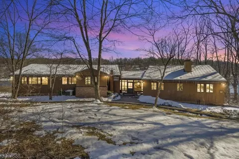 76 W Shore Dr, Vernon, NJ 07462