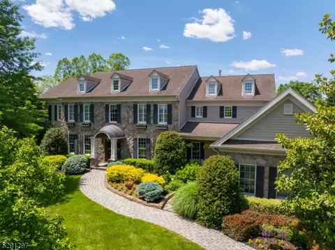 10 Squire Ct, Bernards, NJ 07920