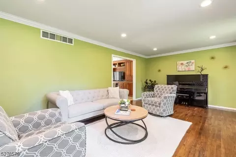 2 Deerpath Ln, Berkeley Heights, NJ 07922 photo 5