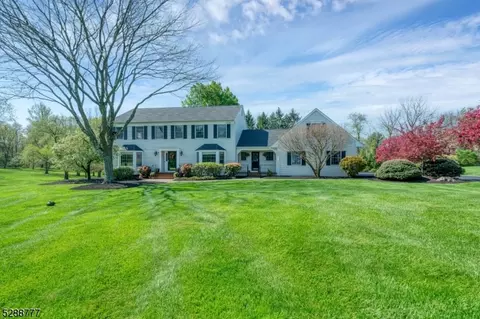 8 Willow Dr, Chester, NJ 07930