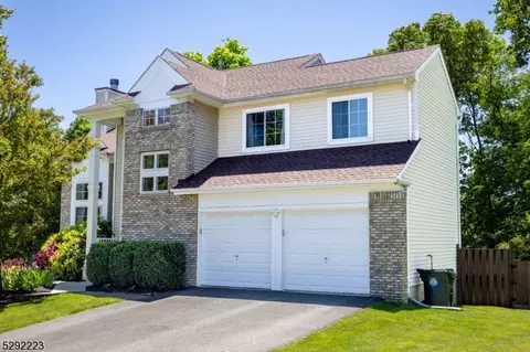 28 Crestwood Cir, Mount Olive, NJ 07828