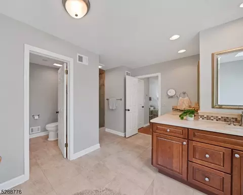 39 Willow Dr, Chester, NJ 07930 photo 18