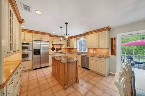 39 Willow Dr, Chester, NJ 07930 photo 6
