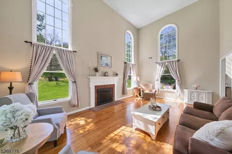39 Willow Dr, Chester, NJ 07930 photo 4