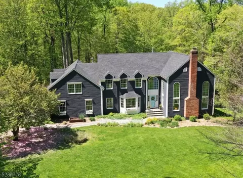 39 Willow Dr, Chester, NJ 07930