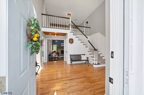 39 Willow Dr, Chester, NJ 07930 photo 2