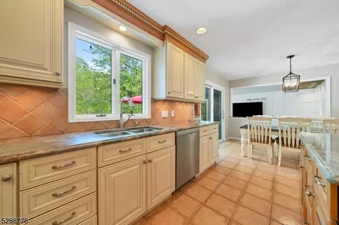 39 Willow Dr, Chester, NJ 07930 photo 8
