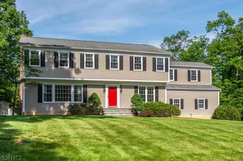 3 Wooded Hill Ln, Randolph, NJ 07869