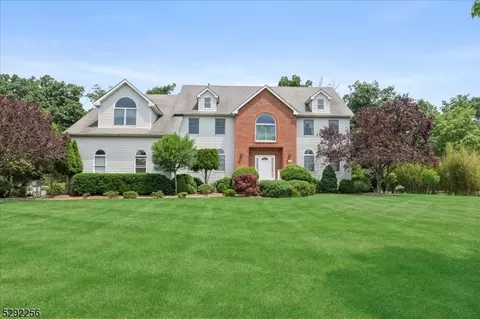 218 Fairfield Ln, Hillsborough, NJ 08844