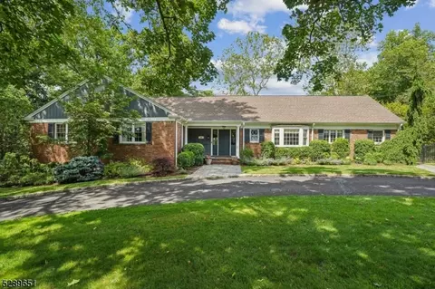 27 Holly Dr, Millburn Twp, NJ 07078