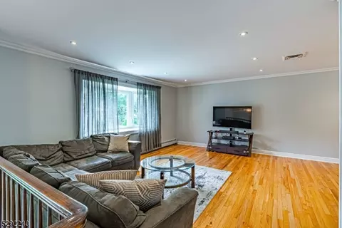 15 Patton Ct, Wayne, NJ 07470 photo 5