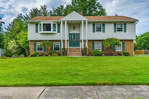 15 Patton Ct, Wayne, NJ 07470