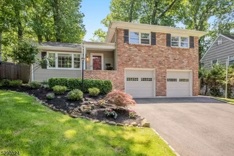 20 Whitewood Dr, Summit, NJ 07901