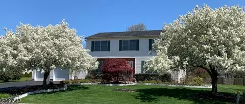 10 Chestnut Trl, Flemington, NJ 08822