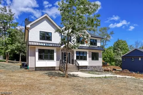 10 Heritage Dr, West Milford, NJ 07480
