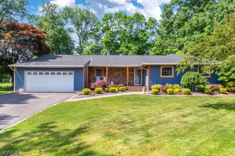 21 Glenroy Rd S, Fairfield, NJ 07004