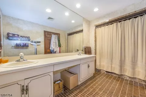 25 Shoshone Trl, Wayne, NJ 07470 photo 24