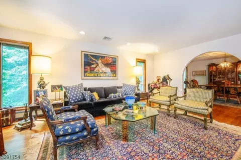 25 Shoshone Trl, Wayne, NJ 07470 photo 4