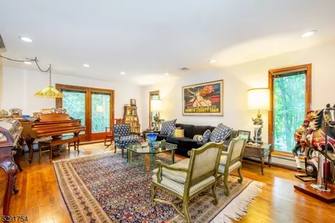 25 Shoshone Trl, Wayne, NJ 07470 photo 3