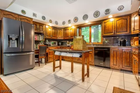 25 Shoshone Trl, Wayne, NJ 07470 photo 13