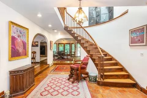 25 Shoshone Trl, Wayne, NJ 07470 photo 2
