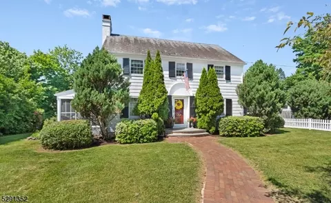 4 Orchard St, Mendham, NJ 07945