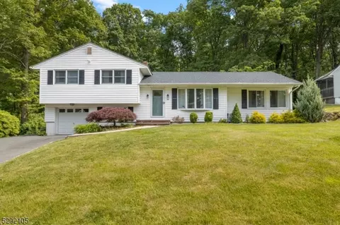 56 Sanford Dr, Randolph, NJ 07869