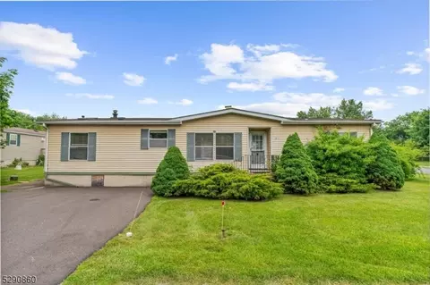 2 Dawn, Belvidere, NJ 07823