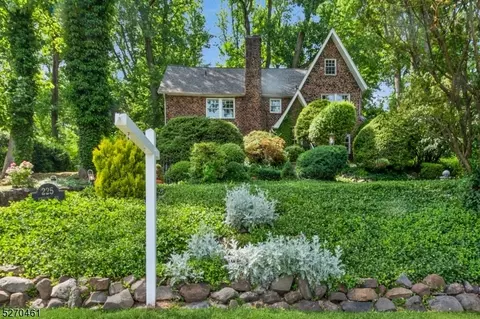225 Wyoming Ave, Maplewood, NJ 07040
