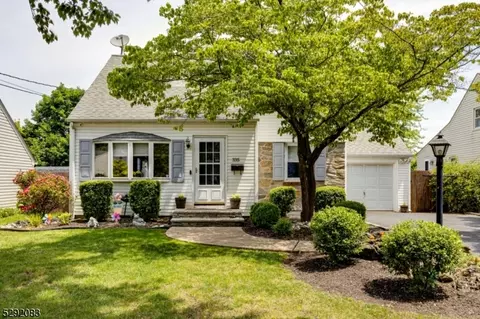 335 Cedar Grove Ter, Scotch Plains, NJ 07076
