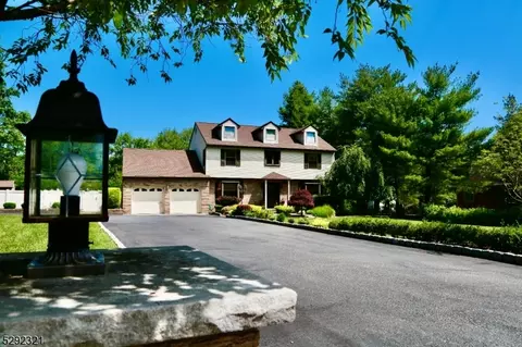 2 Kristi Dr, East Hanover, NJ 07936