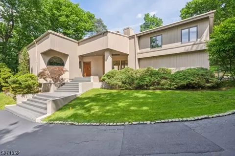 54 Green Pl, Caldwell, NJ 07006