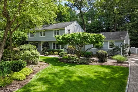 6 Deerfield Ter, Mahwah, NJ 07430