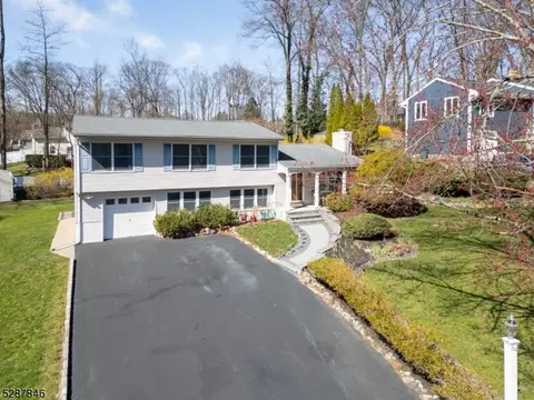 64 Moraine Rd, Morris Plains, NJ 07950
