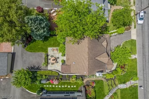 876 Ridgewood Rd, Millburn, NJ 07041 photo 2