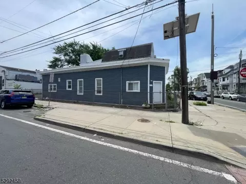 270 S 11th St, Newark, NJ 07103